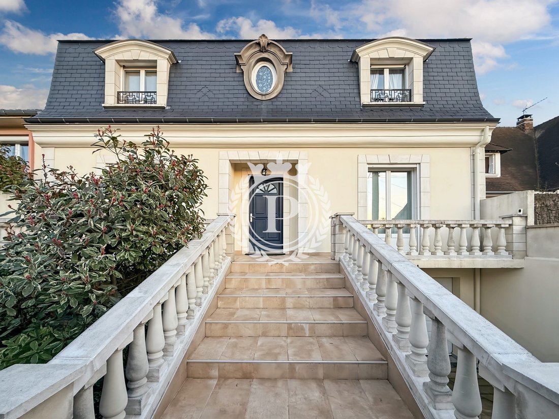 Villa in Chennevieres-sur-Marne, Ile-de-France, France 1 - 17149596