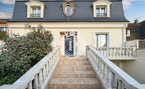 Villa in Chennevieres-sur-Marne, Ile-de-France, France 1