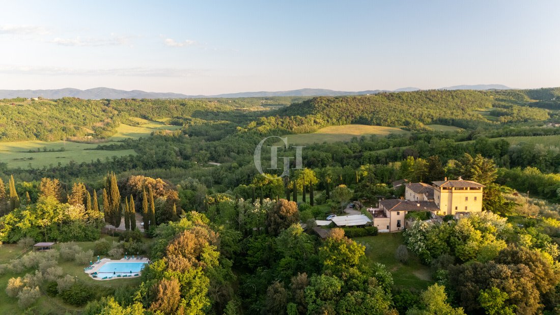 House in San Gimignano, Tuscany, Italy 2 - 17151767