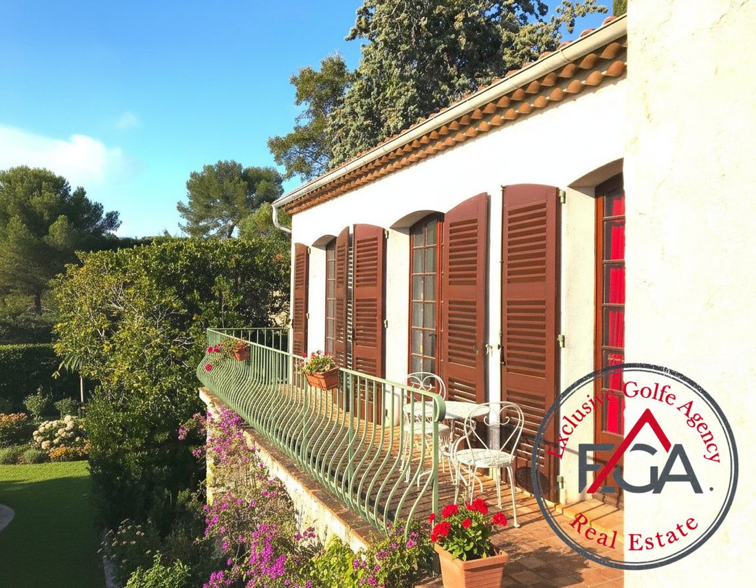 Villa in La Croix-Valmer, Provence-Alpes-Côte d'Azur, France 3 - 16782114