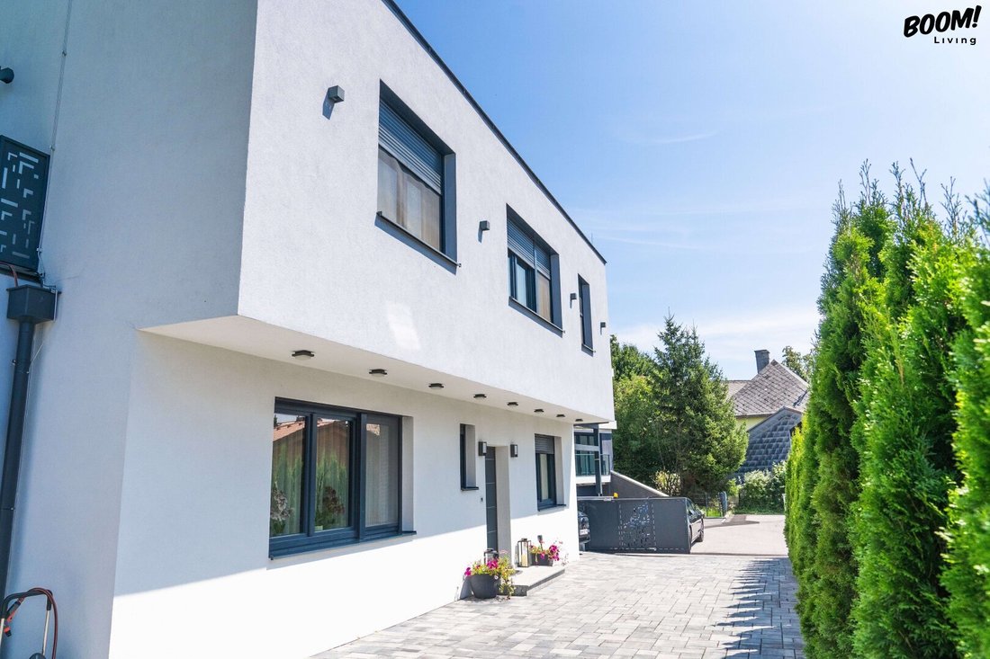 Modernes Einfamilienhaus Mit Pool, Sauna Und Wintergarten – Ein Traumhaus Für Ihre Familie