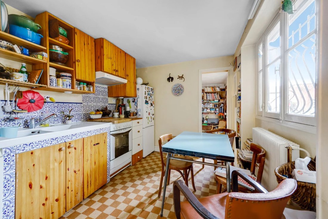 House in Les Lilas, Ile-de-France, France 2 - 17152372