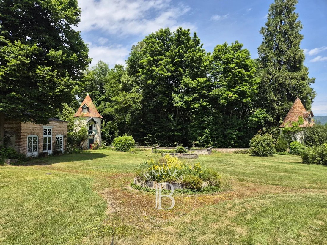 Estate in Neronde-sur-Dore, Auvergne-Rhône-Alpes, France 5 - 15764873