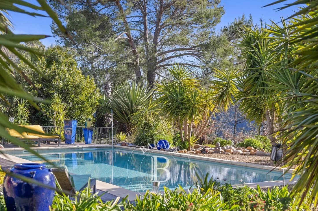 House in Bagnols-en-Forêt, Provence-Alpes-Côte d'Azur, France 2 - 17152445