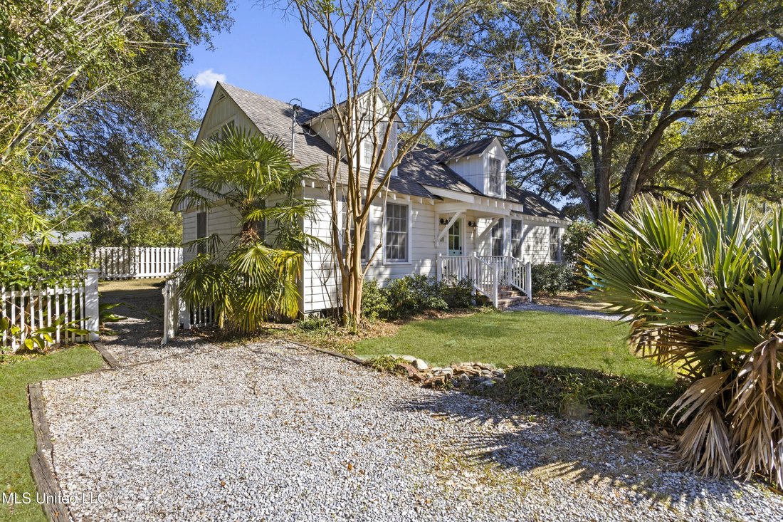 House in Bay St. Louis, Mississippi, United States 3 - 17152277
