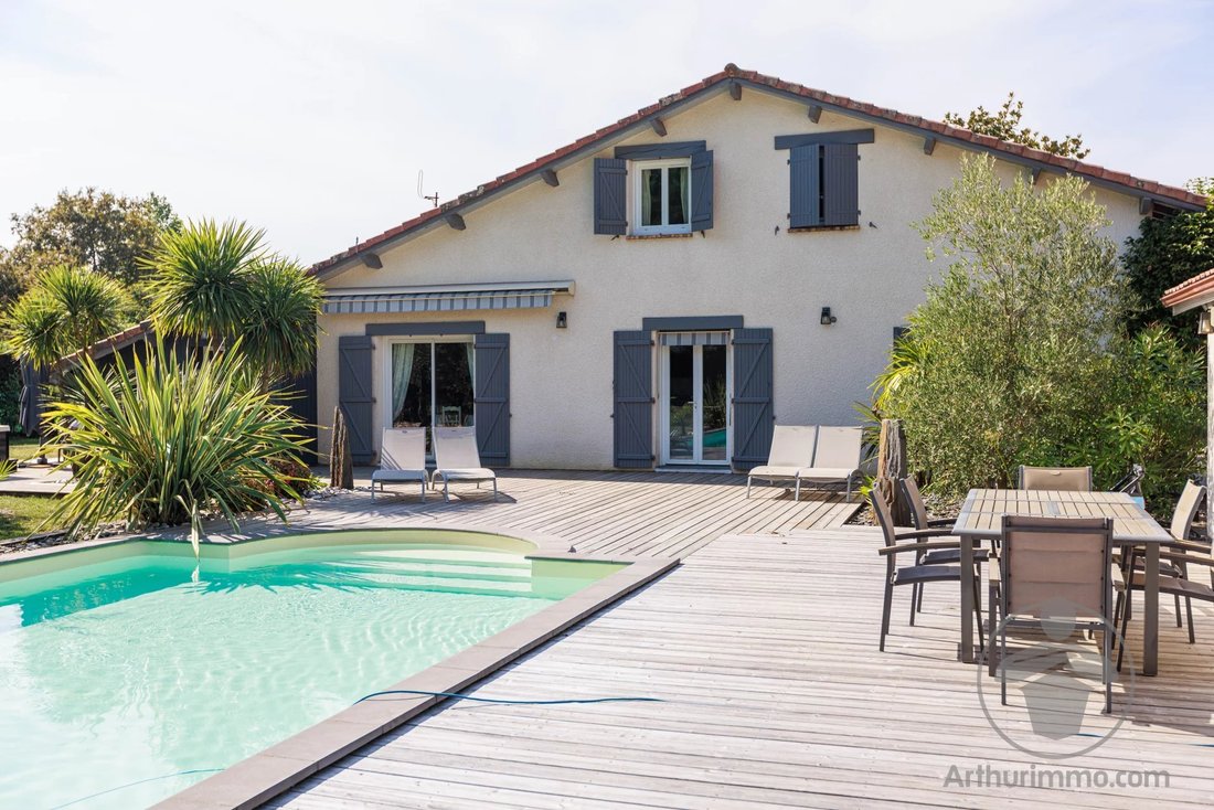 Estate in Sanguinet, Nouvelle-Aquitaine, France 1 - 15069966
