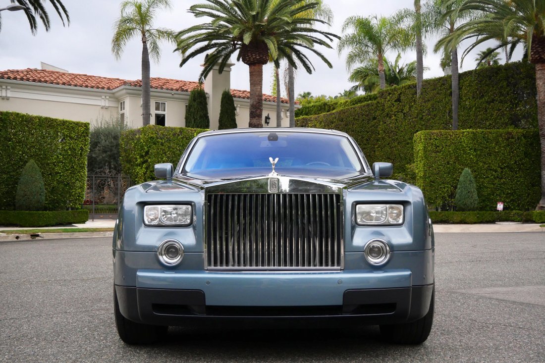 Sedan in Los Angeles, California, United States 3 - 17155302