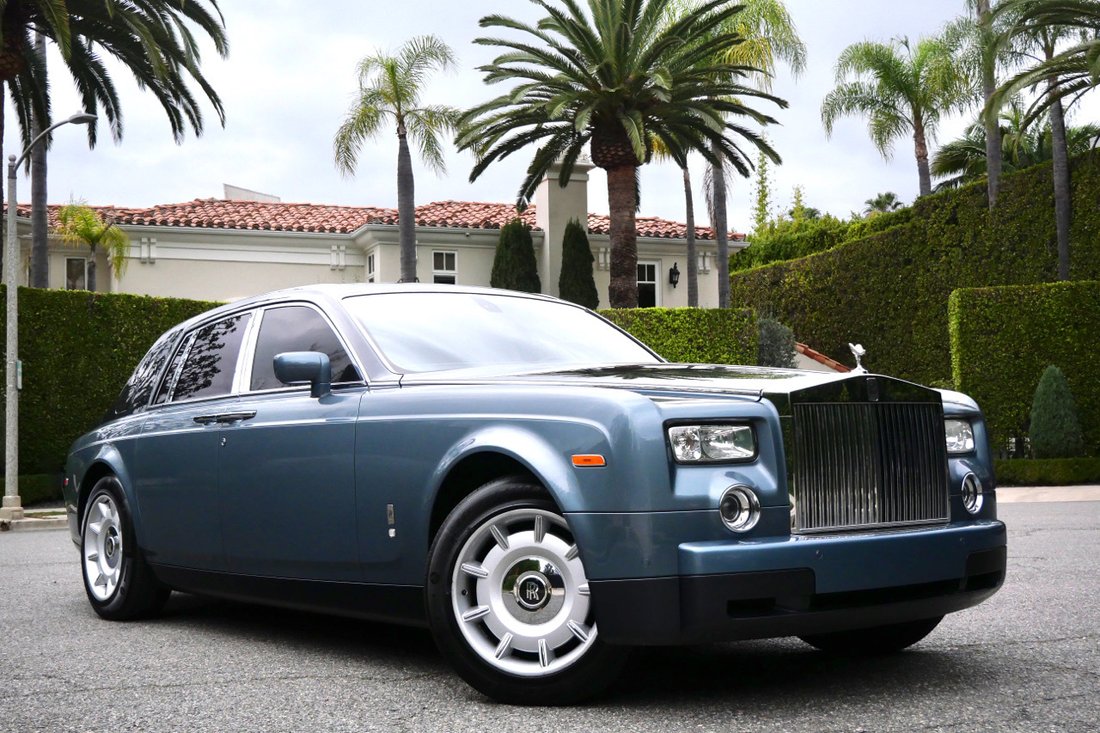 Sedan in Los Angeles, California, United States 4 - 17155302