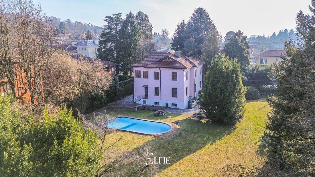 Villa in Travedona Monate, Lombardy, Italy 2 - 17154526