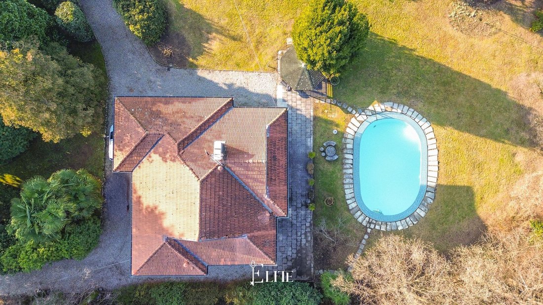 Villa in Travedona Monate, Lombardy, Italy 4 - 17154526