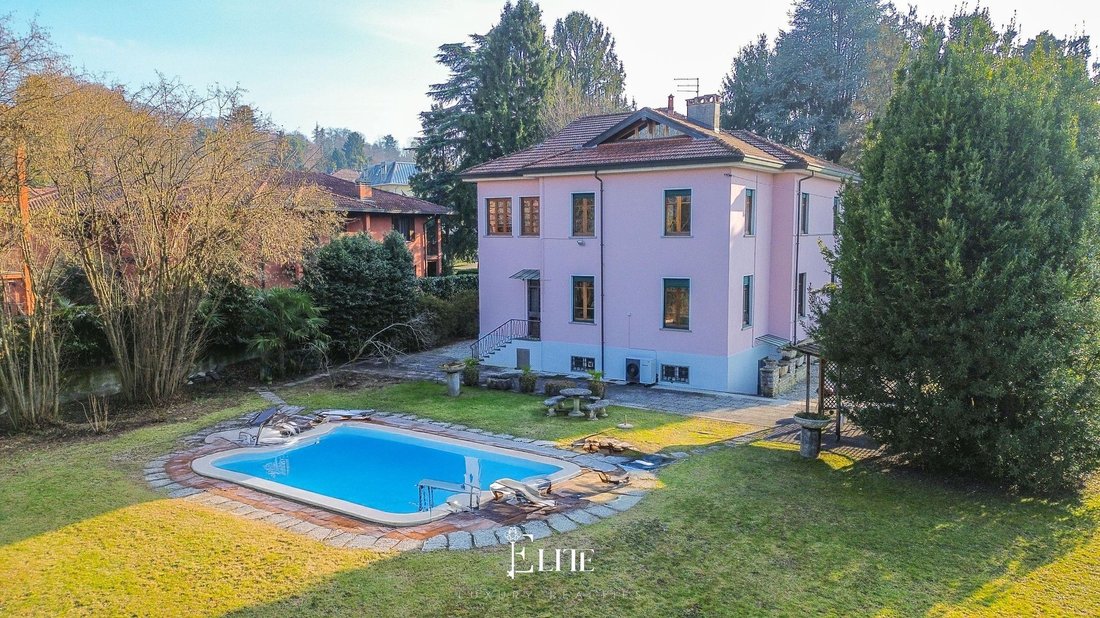 Villa in Travedona Monate, Lombardy, Italy 1 - 17154526
