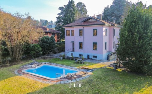 Villa in Travedona Monate, Lombardy, Italy 1