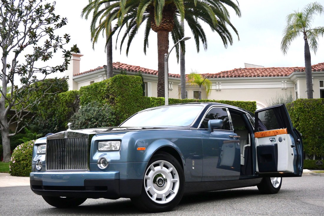 Sedan in Los Angeles, California, United States 1 - 17155302