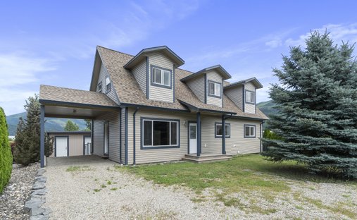 House in Salmon Arm, British Columbia, Canada 1