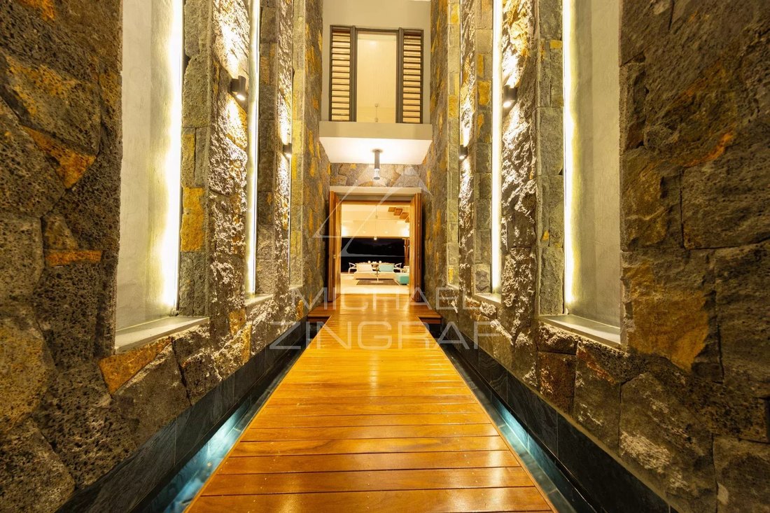 Villa in Grande Riviere Noire, Rivière Noire District, Mauritius 4 - 12184477
