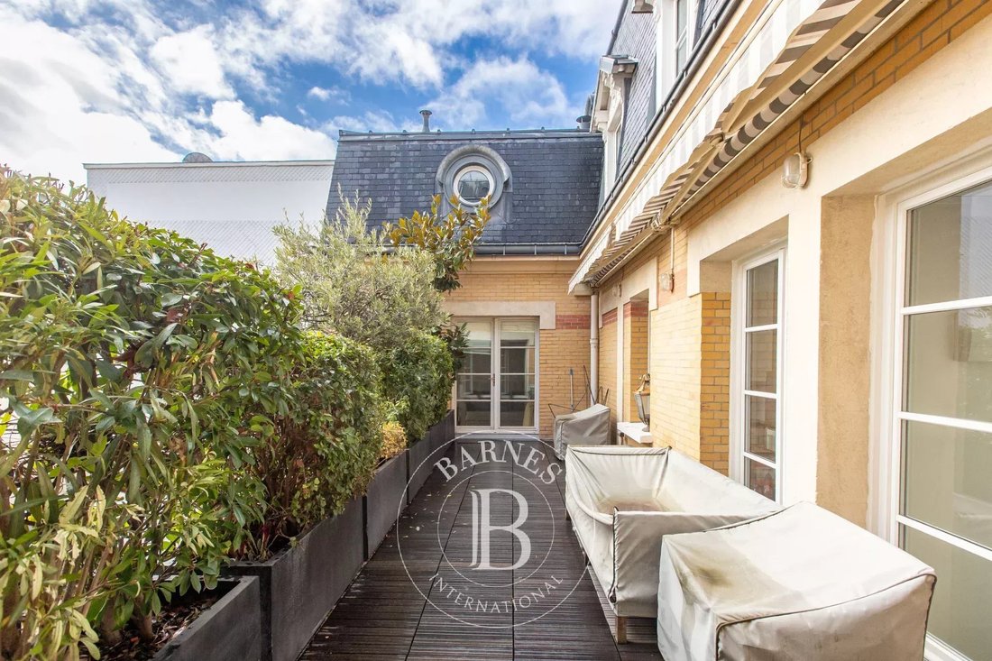 Apartment in Triangle d'Or, Paris 8e Arrondissement, Paris 5 - 17155437