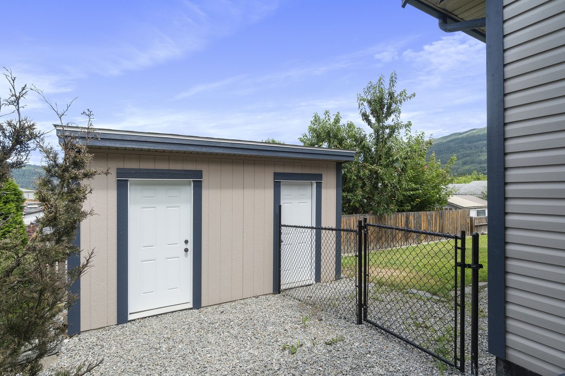 House in Salmon Arm, British Columbia, Canada 5 - 17157305