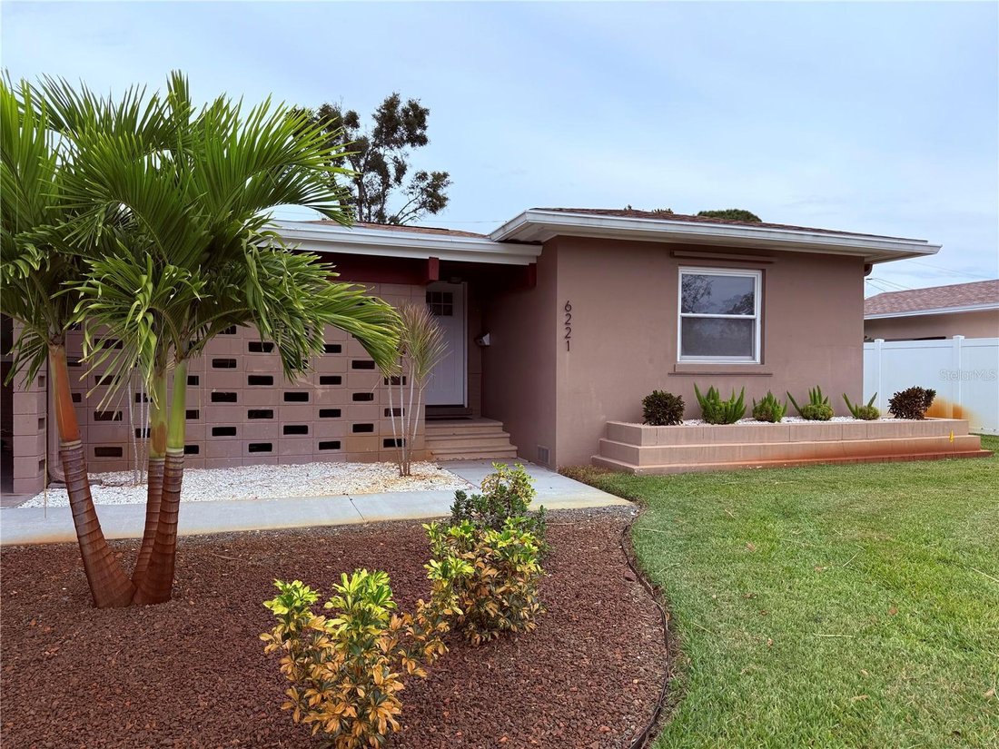 House in St. Petersburg, Florida, United States 2 - 17186679