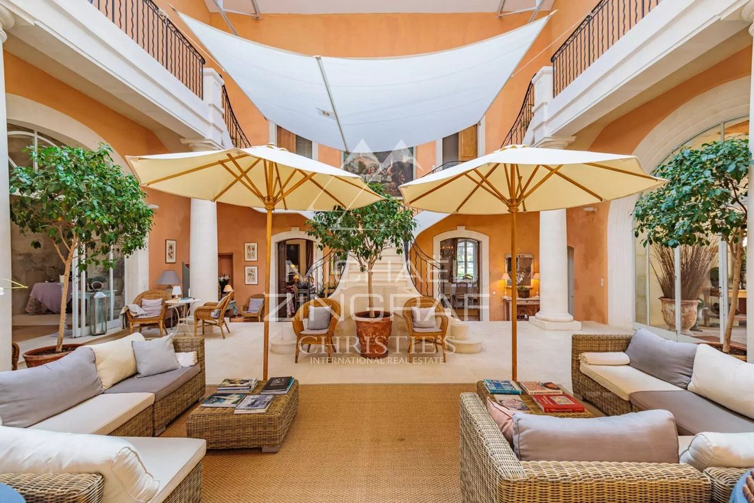 Estate in Arles, Provence-Alpes-Côte d'Azur, France 5 - 12829910