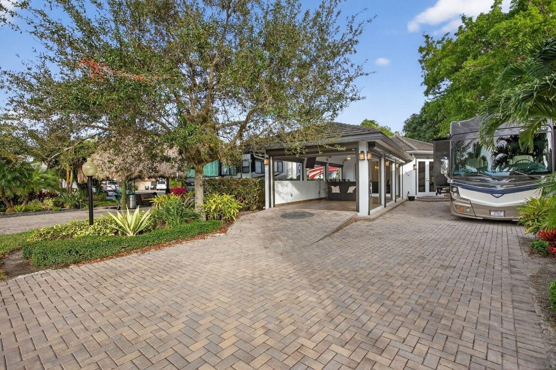Condo in North Lauderdale, Florida, United States 1 - 17175947