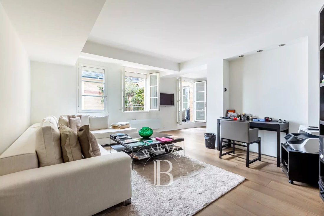 Apartment in Triangle d'Or, Paris 8e Arrondissement, Paris 3 - 17155437