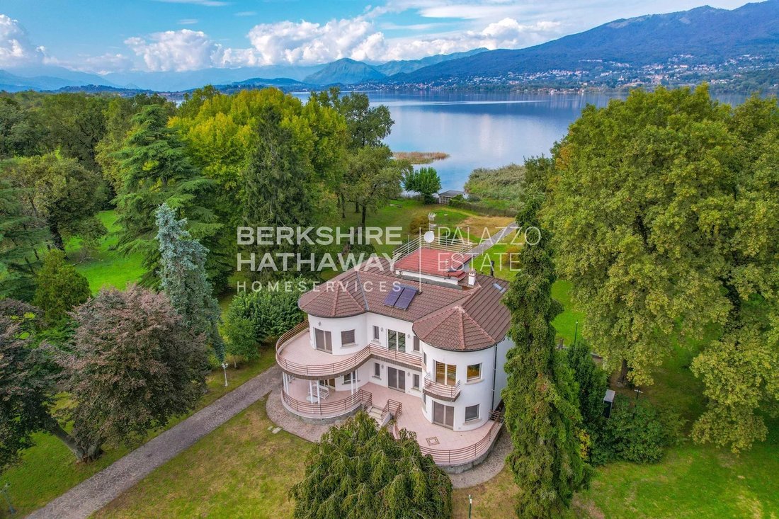 Villa in Cazzago Brabbia, Lombardy, Italy 1 - 17187468