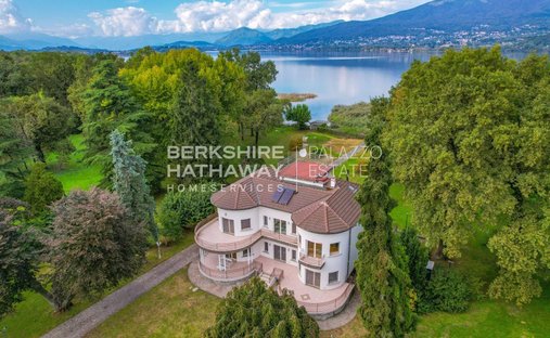 Villa in Cazzago Brabbia, Lombardy, Italy 1