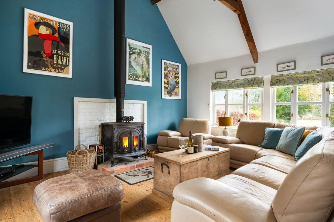 House in Compton, England 5 - 17175047