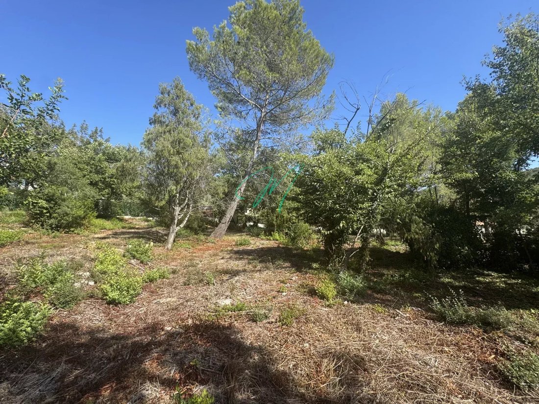 Terreno en Le Rouret, Provenza-Alpes-Costa Azul, Francia 1 - 16853516