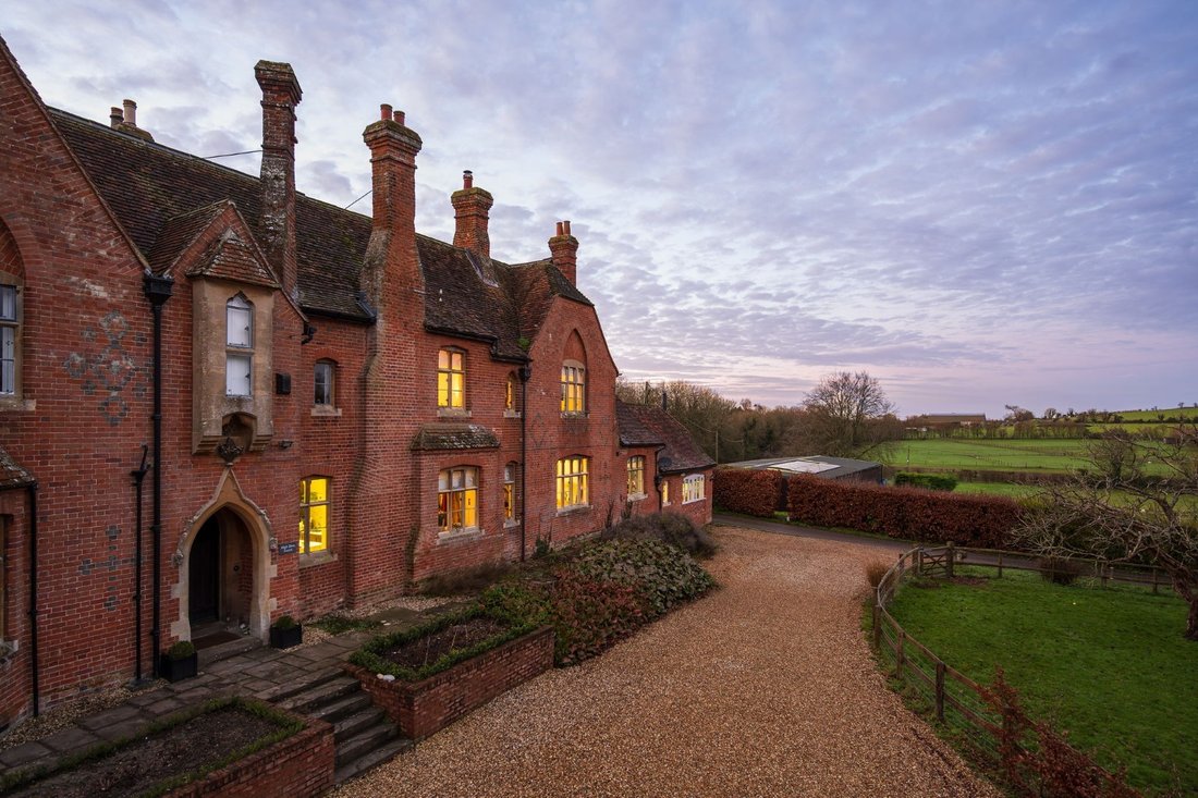 House in Compton, England 4 - 17175047