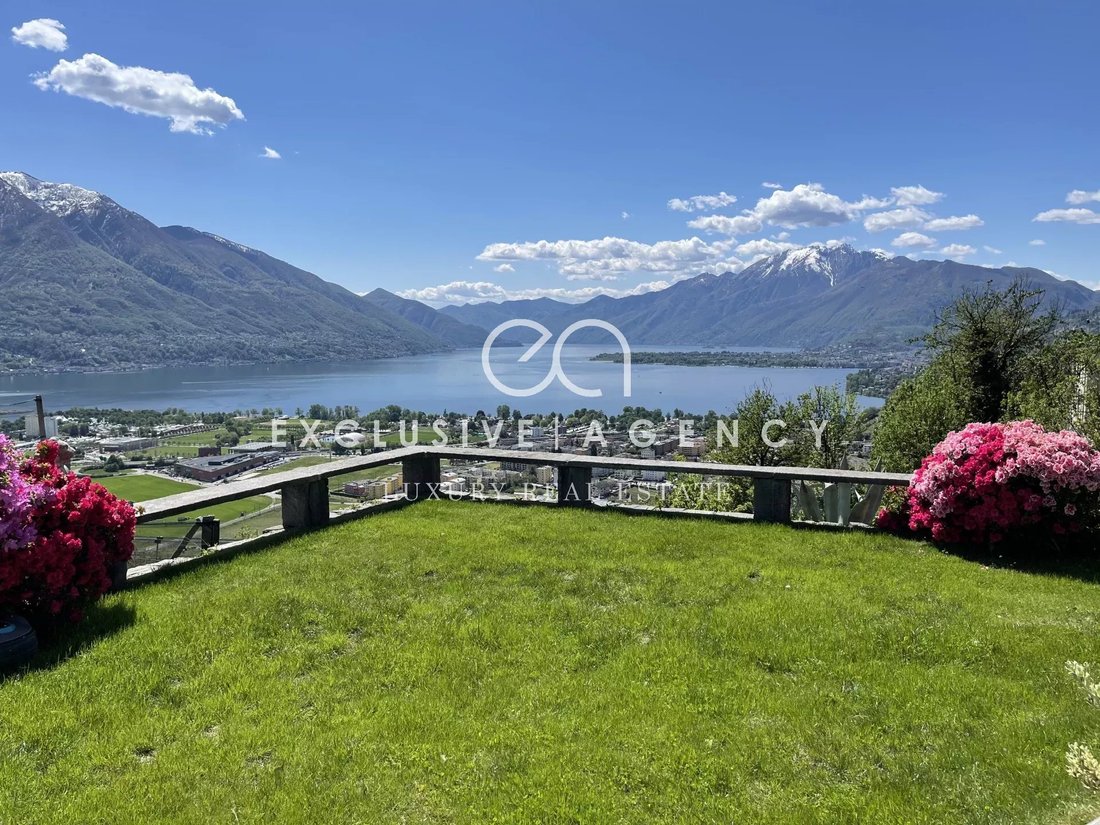 Villa in Gambarogno, Ticino, Switzerland 2 - 14996275