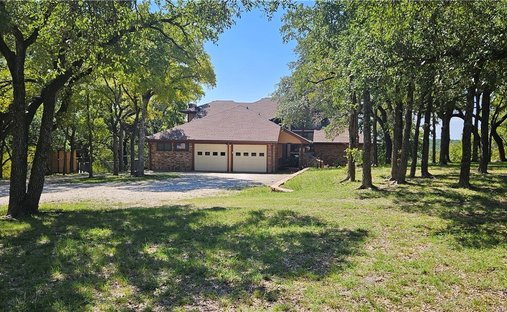 House in The Grove, Texas, United States 1