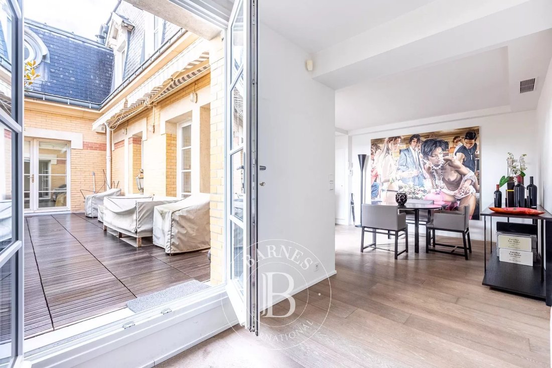 Apartment in Triangle d'Or, Paris 8e Arrondissement, Paris 4 - 17155437
