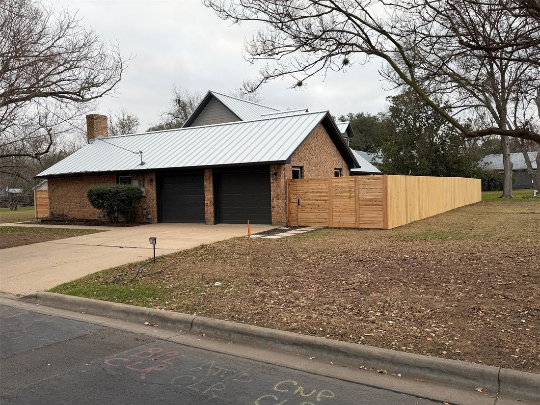House in Bastrop, Texas, United States 1 - 17188131