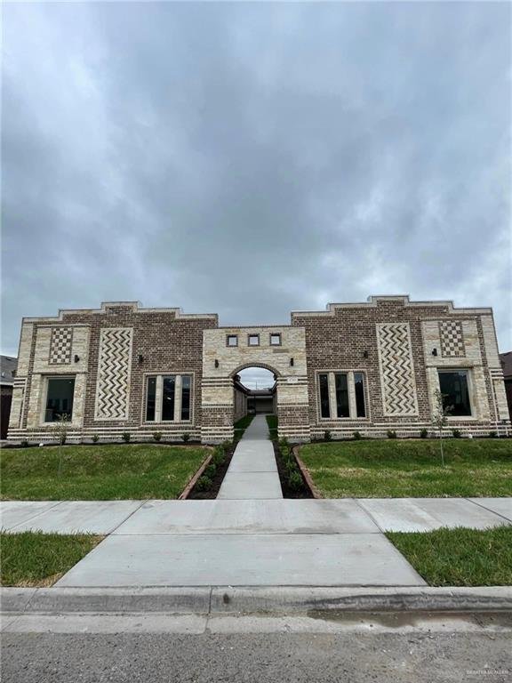 Edinburg, Texas, United States 1 - 17167266