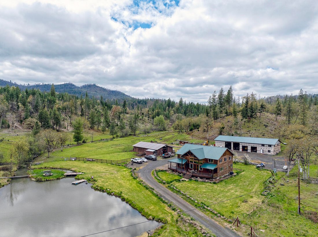 House in Eagle Point, Oregon, United States 1 - 17164775