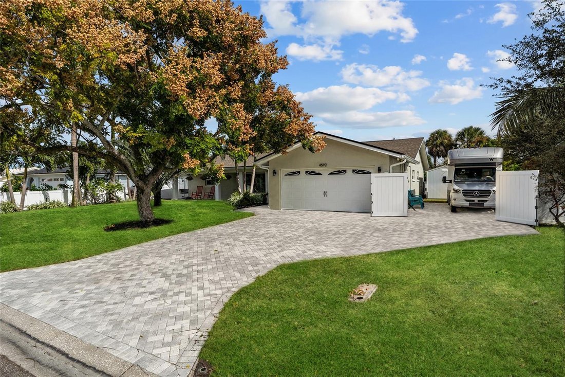 House in St. Petersburg, Florida, United States 1 - 17185759