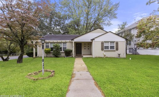 House in Lakewood Township, New Jersey, United States 1