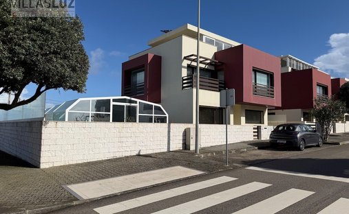 House in Atouguia da Baleia, Leiria District, Portugal 1