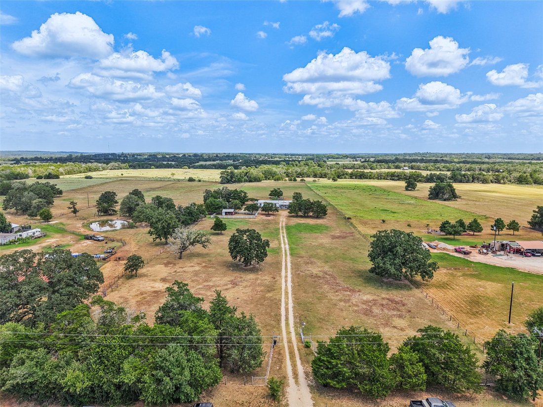 Rosanky, Texas, United States 4 - 17190038