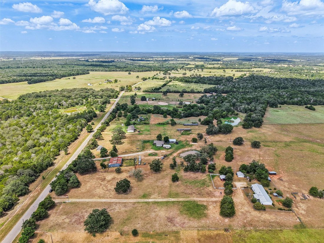 Rosanky, Texas, United States 3 - 17190038