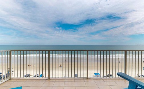 Condo in New Smyrna Beach, Florida, United States 1