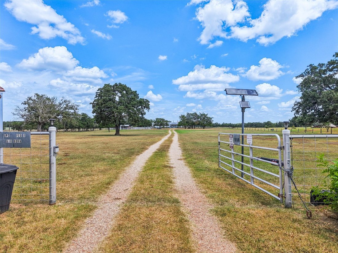 Rosanky, Texas, United States 2 - 17190038