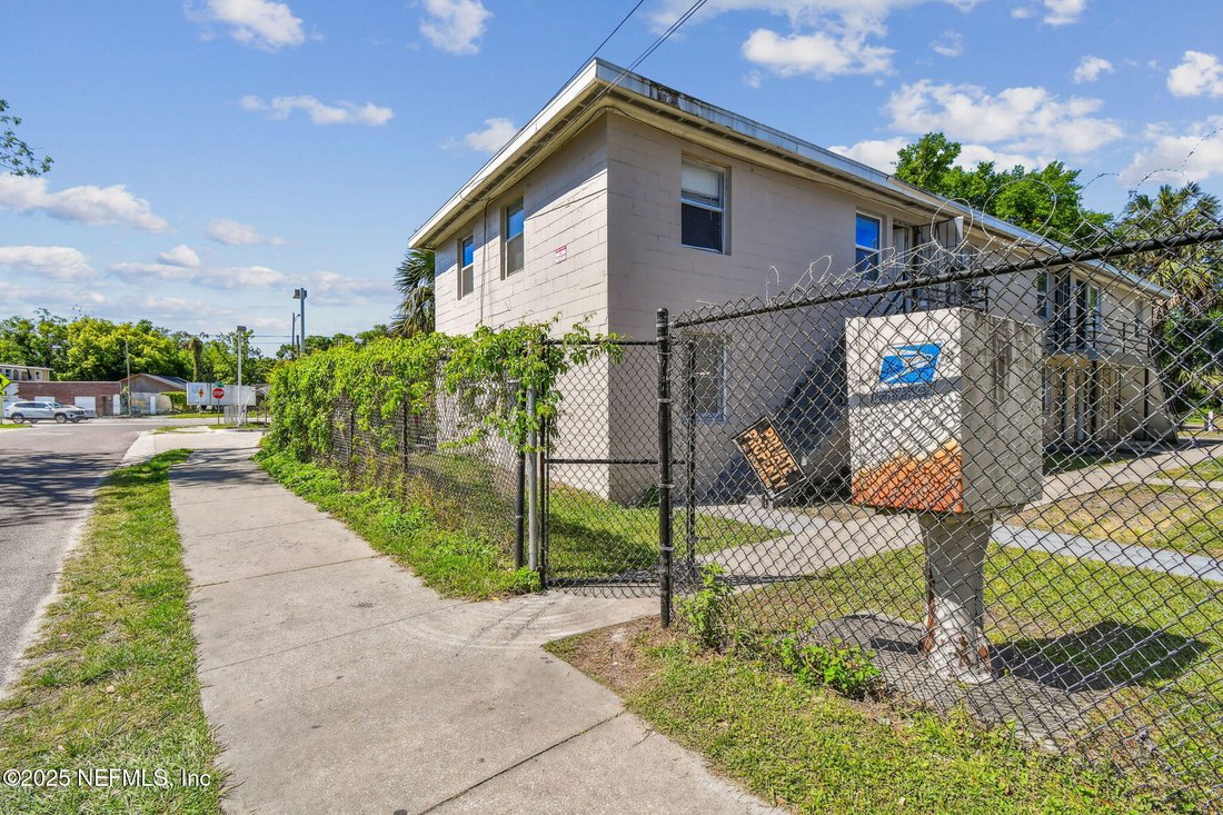 Jacksonville, Florida, United States 4 - 17165832