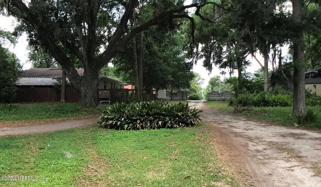 Jacksonville, Florida, United States 5 - 17165848