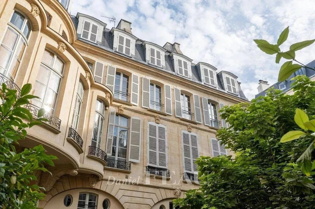 Apartment in Saint Thomas d'Aquin, Paris 7e Arrondissement, Paris 4 - 17155474