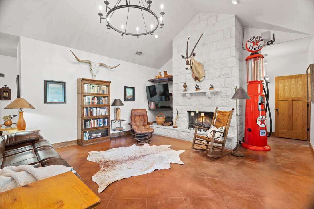 House in Burnet, Texas, United States 5 - 17188614