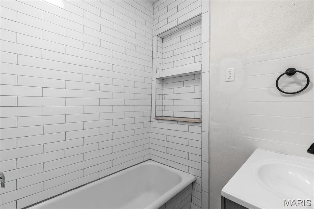 St. Louis, Missouri, United States 3 - 17174680