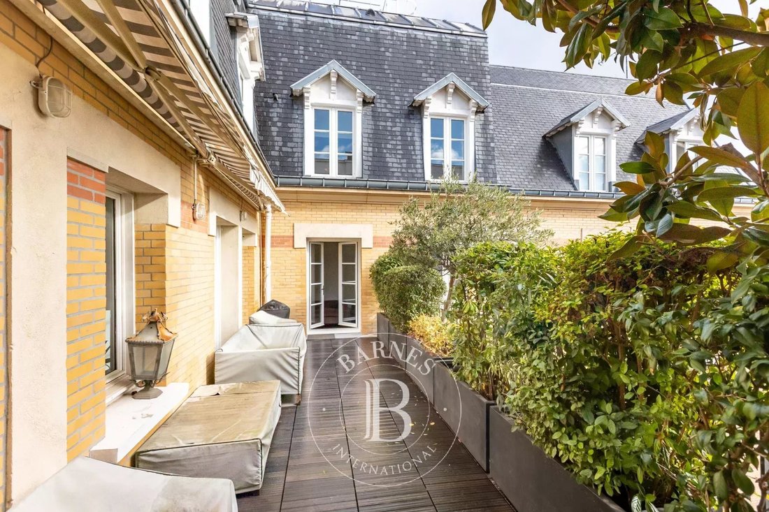 Apartment in Triangle d'Or, Paris 8e Arrondissement, Paris 1 - 17155437