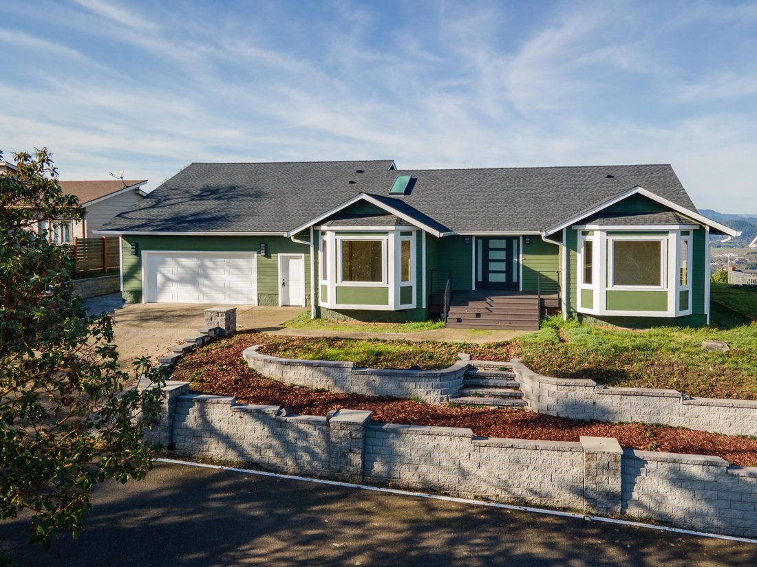 House in Roseburg, Oregon, United States 1 - 17164376
